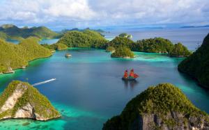 Indonesia beautiful islands scenery, water, ship, blue sky, clouds, sea wallpaper thumb