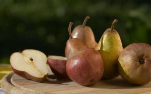 Pears Table HD Pictures wallpaper thumb