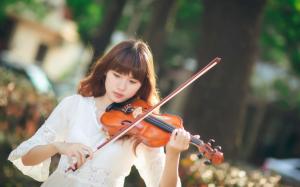 Asian girl, violin, music, sunlight wallpaper thumb