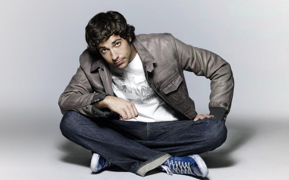 Zachary Levi Looking up wallpaper,actor HD wallpaper,celebrity HD wallpaper,1920x1200 wallpaper