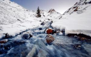 Winter landscape, snow, ice, streams, stone, mountain wallpaper thumb