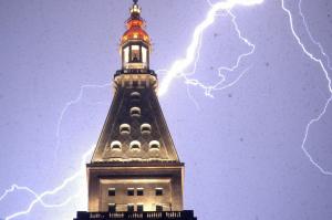 Lightnings over the MetLife Tower – New York City HD wallpaper thumb