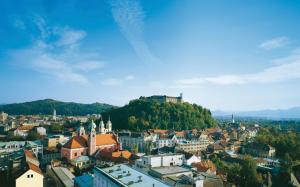 Slovenia, Ljubljana, city, houses, castle wallpaper thumb