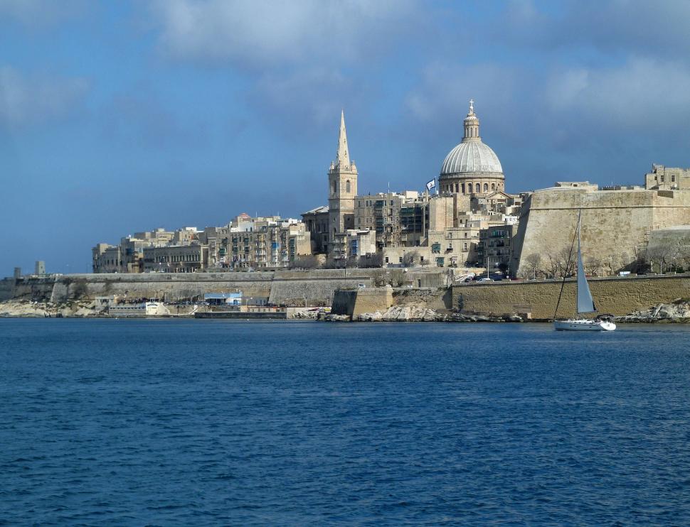 Valletta, Malta wallpaper,sky HD wallpaper,house HD wallpaper,Malta HD wallpaper,dome HD wallpaper,sea HD wallpaper,Valletta HD wallpaper,2048x1568 wallpaper