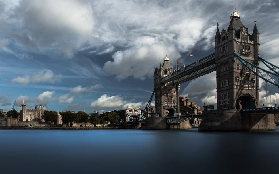 Tower Bridge London Bridge River Clouds HD wallpaper,clouds HD wallpaper,architecture HD wallpaper,bridge HD wallpaper,river HD wallpaper,tower HD wallpaper,london HD wallpaper,1920x1200 wallpaper