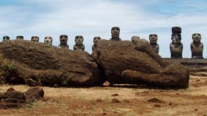 Moai wallpaper thumb