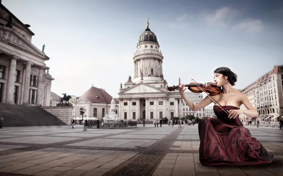 Girl playing Violin in City wallpaper,city wallpaper,girl wallpaper,playing wallpaper,violin wallpaper,hot babes & girls wallpaper,1680x1050 wallpaper