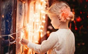 Child Winter Lights wallpaper thumb
