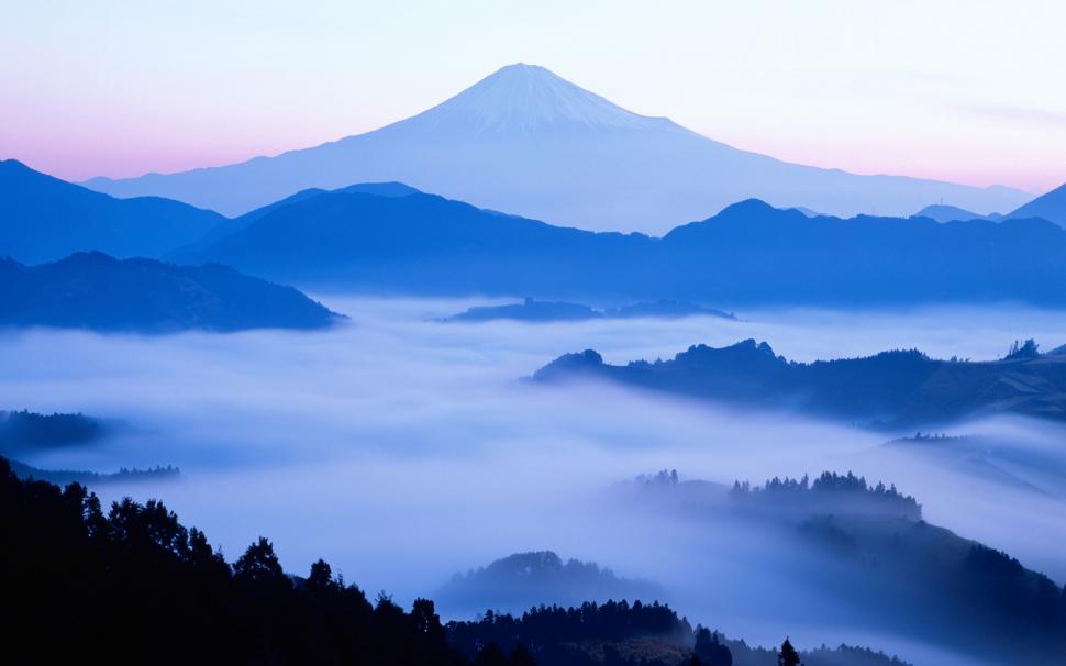 The dawn of Japan's Mount Fuji beauty wallpaper,Dawn HD wallpaper,Japan HD wallpaper,Fuji HD wallpaper,Beauty HD wallpaper,Mountain HD wallpaper,1920x1200 wallpaper