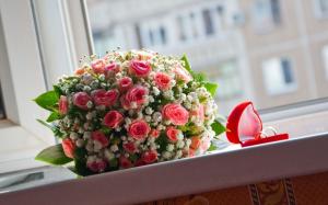 Bridal Bouquet With Pink Roses wallpaper thumb
