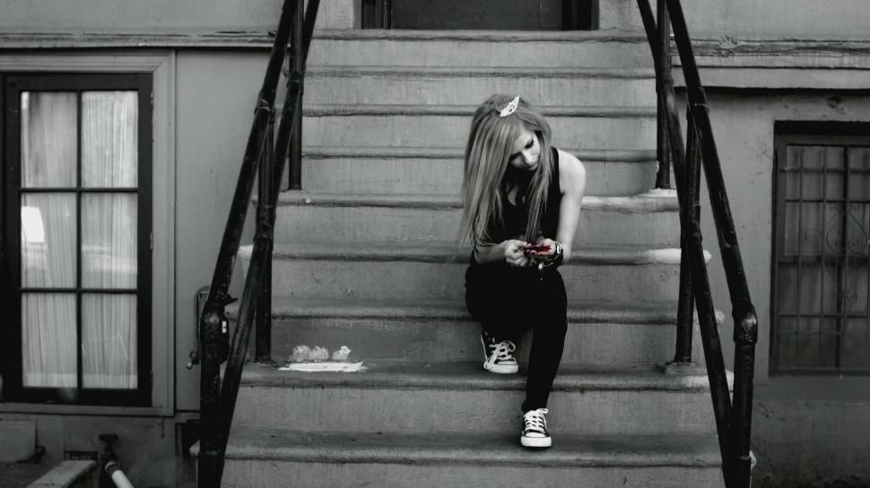 Avril lavigne, stairs, house, sneakers, player wallpaper,avril lavigne HD wallpaper,stairs HD wallpaper,house HD wallpaper,sneakers HD wallpaper,player HD wallpaper,1920x1080 wallpaper