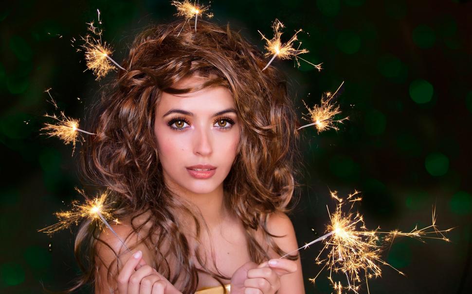 Girl, portrait, sparklers, hairstyle wallpaper,Girl HD wallpaper,Portrait HD wallpaper,Sparklers HD wallpaper,Hairstyle HD wallpaper,1920x1200 wallpaper