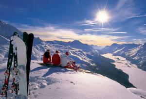 Skiing, Sports, Skiing Board, Skiing Equipment, Snow, Sun, Sunshine, Athlete, Mountains wallpaper thumb