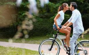 Love couple on bicycle wallpaper thumb