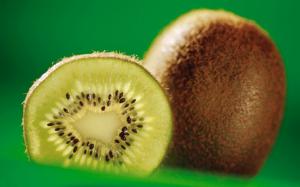 Kiwi fruit close-up wallpaper thumb