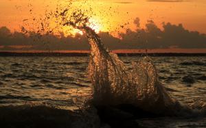 Ocean Splash Sunset HD wallpaper thumb