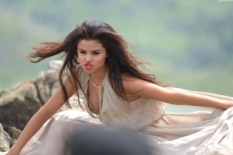 Selena Gomez HD wallpaper,selena HD wallpaper,gomez HD wallpaper,singer HD wallpaper,white dress HD wallpaper,1920x1280 wallpaper