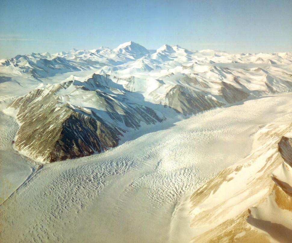 Beardmore Glacier wallpaper,snow HD wallpaper,glacier HD wallpaper,blue sky HD wallpaper,mountains HD wallpaper,3d & abstract HD wallpaper,2348x1962 wallpaper
