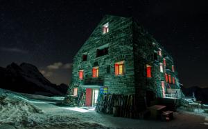 Building Snow Winter Night Stars Lodge HD wallpaper thumb