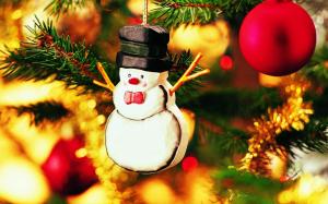A Snowman On The Christmas Tree wallpaper thumb