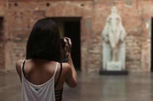 Girl, taking pictures, statue wallpaper thumb