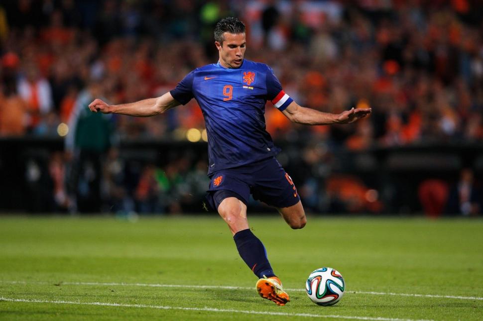 Van Persie scored the only goal of the match to give his country the win. wallpaper,van persie HD wallpaper,world cup 2014 HD wallpaper,2197x1463 wallpaper