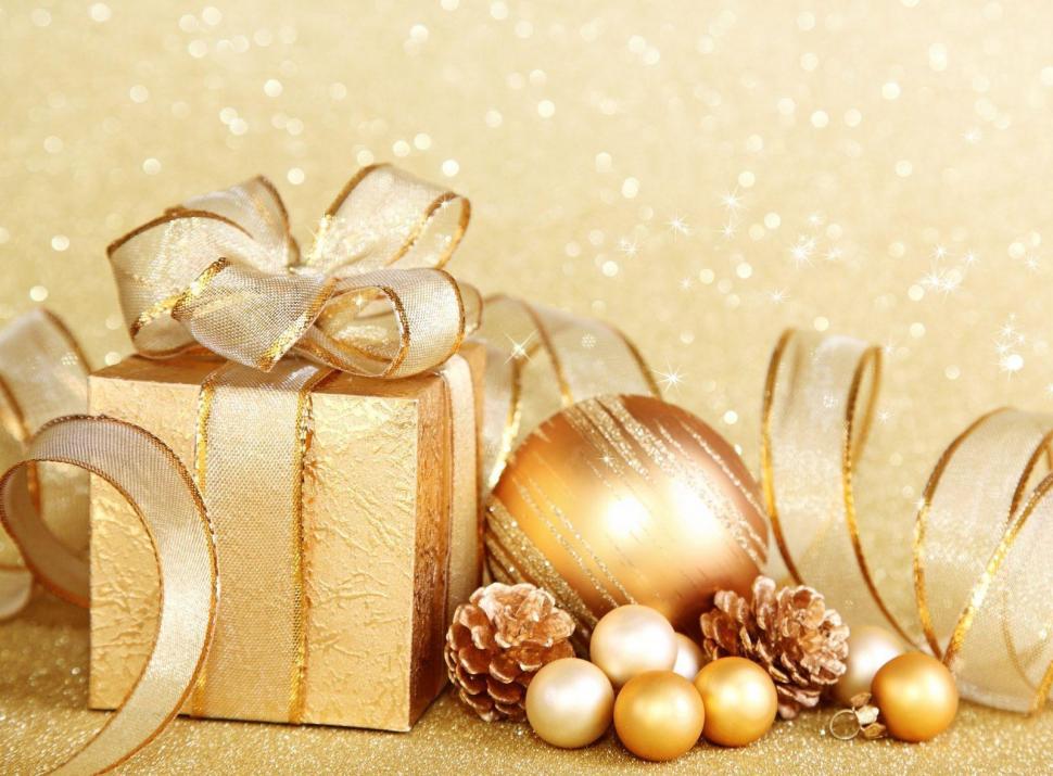 Christmas toys, balls, cones, gold, gift, holiday wallpaper,christmas toys wallpaper,balls wallpaper,cones wallpaper,gold wallpaper,gift wallpaper,holiday wallpaper,1600x1180 wallpaper