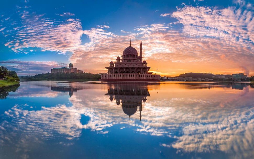 Fantastic Putra Mosque In Malaysia At Sunset wallpaper,lake HD wallpaper,mosque HD wallpaper,clouds HD wallpaper,sunset HD wallpaper,reflection HD wallpaper,nature & landscapes HD wallpaper,1920x1200 wallpaper