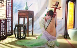 Beautiful classical Chinese girl playing the pipa wallpaper thumb