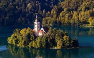 Slovenia, Lake Bled, Church, island, trees wallpaper thumb