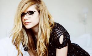 Beautiful Avril Lavigne Free Widescreen s wallpaper thumb