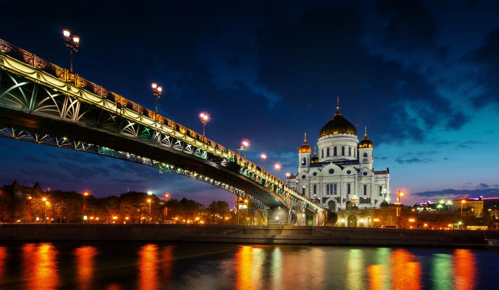 Russia, Moscow Christ the Savior Cathedral wallpaper,Russia HD wallpaper,lights HD wallpaper,reflection HD wallpaper,Moscow HD wallpaper,sunset HD wallpaper,Moscow Christ the Savior Cathedral HD wallpaper,Patriarchal bridge HD wallpaper,Moscow river HD wallpaper,2048x1194 wallpaper