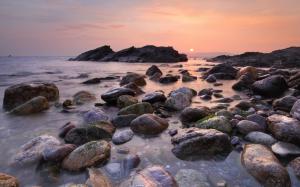 Beach sunset, sky, sun, sea, stones wallpaper thumb