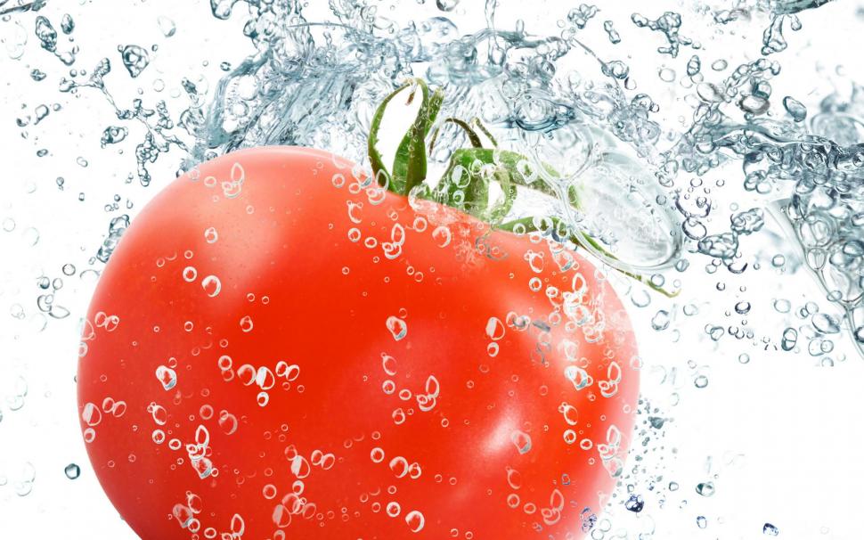 Tomato in the water wallpaper,artistic HD wallpaper,2560x1600 HD wallpaper,water HD wallpaper,tomato HD wallpaper,2560x1600 wallpaper
