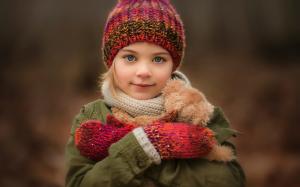 Cute little girl, smile, portrait, hat wallpaper thumb