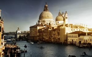 Venice Italy, Canal, boats, buildings, water, sunset wallpaper thumb