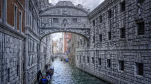 Stone Brick Canal In Venice Hdr wallpaper thumb