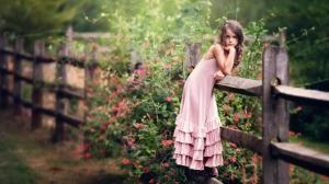 The little girl, pink skirt, fence, flowers, beautiful desktop wallpaper thumb