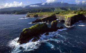 Rocky coast, Pacific Ocean, Maui, Hawaii wallpaper thumb
