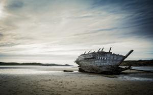 Boat Abandon Deserted Dilapidated Beach Beached HD wallpaper thumb