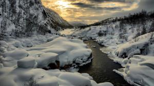 Magnificent Riverscape In Winter wallpaper thumb