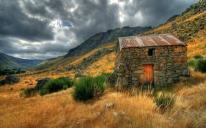 Glaciar vale, old house, cloudy sky wallpaper thumb