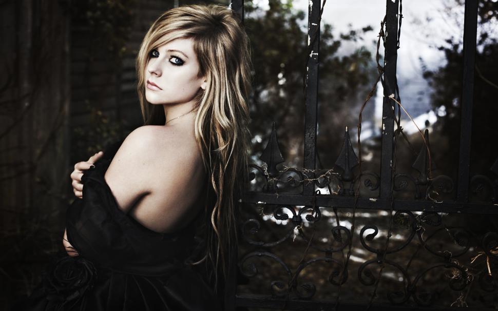 Avril Lavigne Goodbye Lullaby wallpaper,celebrity HD wallpaper,gorgeous HD wallpaper,artist HD wallpaper,celebs HD wallpaper,artist HD wallpaper,2560x1600 wallpaper