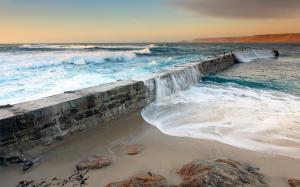 Sea water swept over the dams, coastal scenery wallpaper thumb