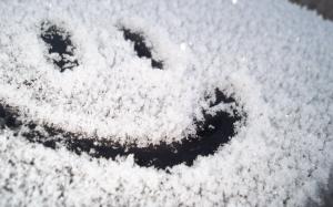 Snow smiley wallpaper thumb