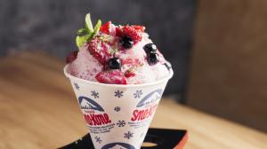 One cup shaved ice, strawberries, summer cold drinks wallpaper thumb