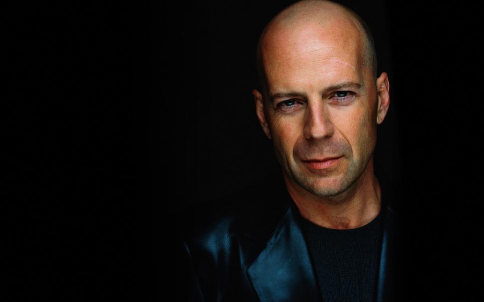Bruce Willis Profile Look wallpaper,famous actor HD wallpaper,willis bruce HD wallpaper,2560x1600 wallpaper