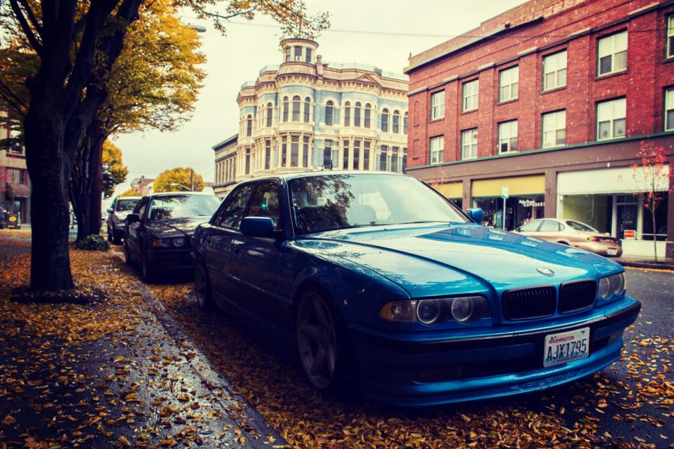 BMW e38 750il Blue wallpaper,street HD wallpaper,leaves HD wallpaper,Autumn HD wallpaper,side view HD wallpaper,bmw HD wallpaper,750il HD wallpaper,E38 HD wallpaper,2048x1365 wallpaper