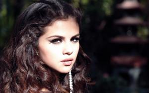 Selena Gomez HD wallpaper thumb