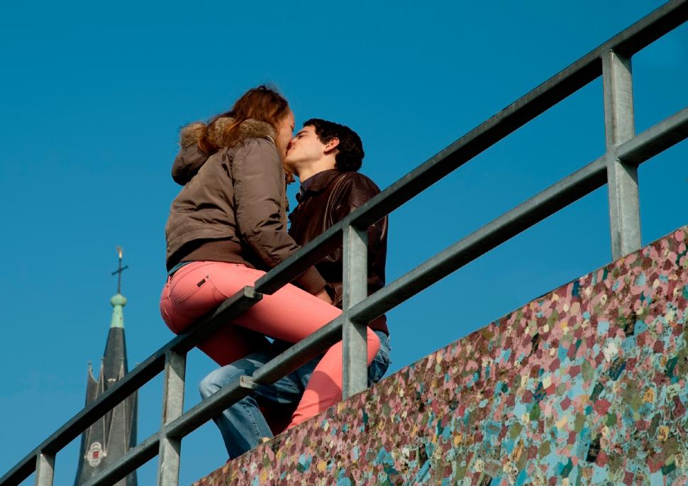 Couple kiss in city wallpaper,girl HD wallpaper,boy HD wallpaper,couple HD wallpaper,kiss HD wallpaper,city HD wallpaper,2500x1768 wallpaper